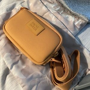 Dagne Dover Mara phone sling
